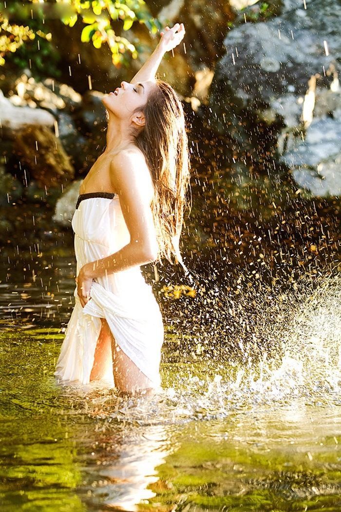 Marie Avgeropoulos in Zoucheng