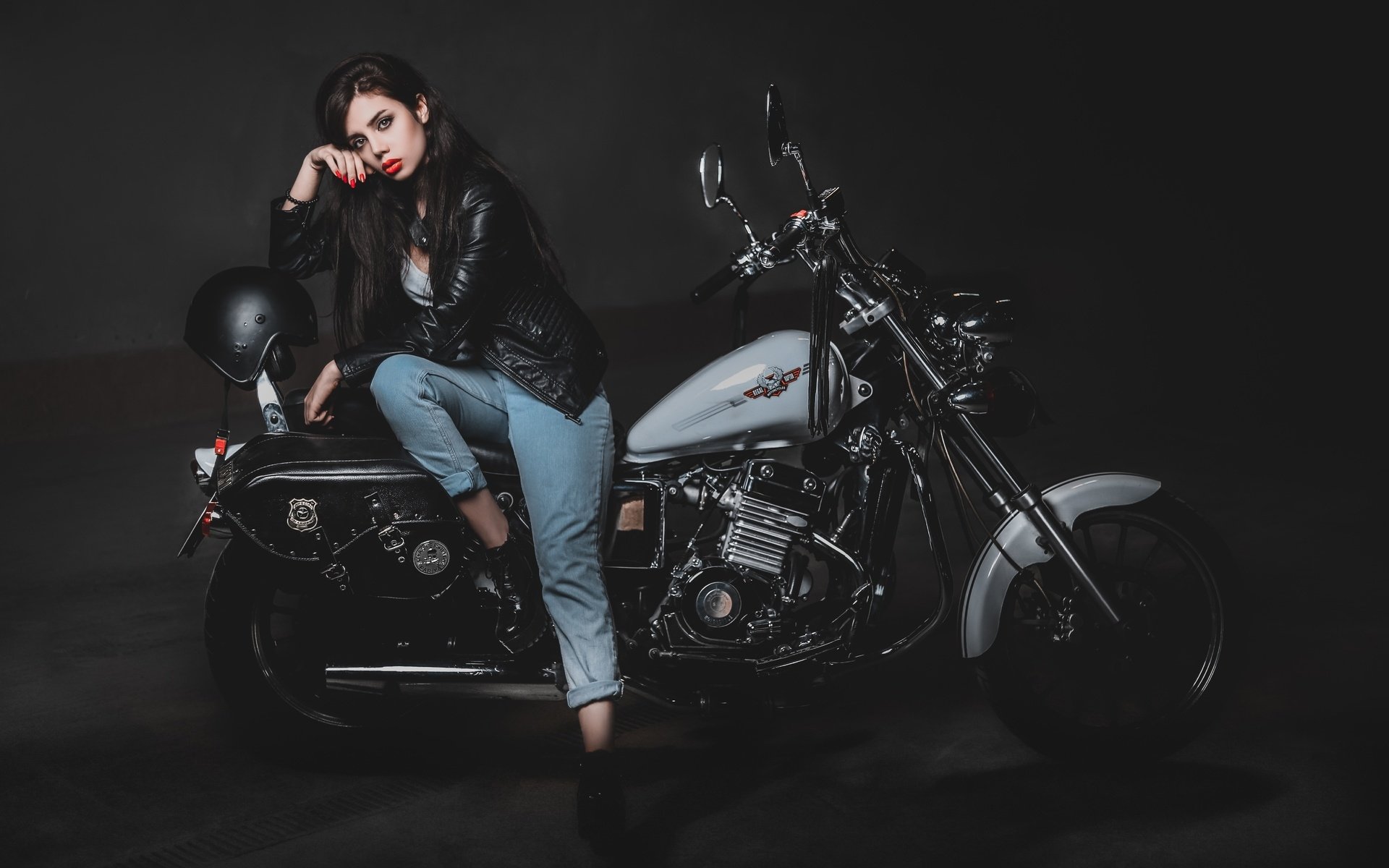 Biker girls: style and drive in Zoucheng