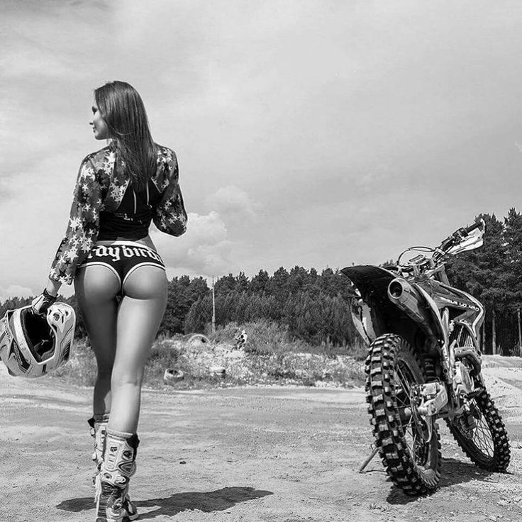 Beautiful girls and motorcycles in Zoucheng