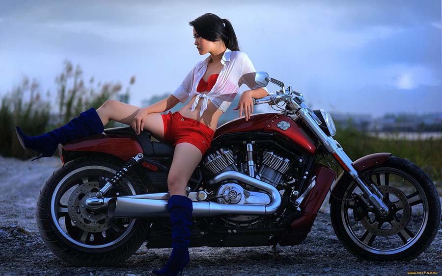 Beautiful girls and motorcycles in Zoucheng