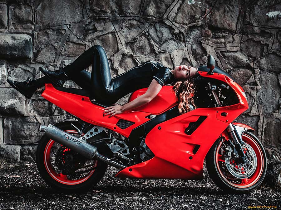 Beautiful girl Beautiful girls and motorcycles in Zoucheng