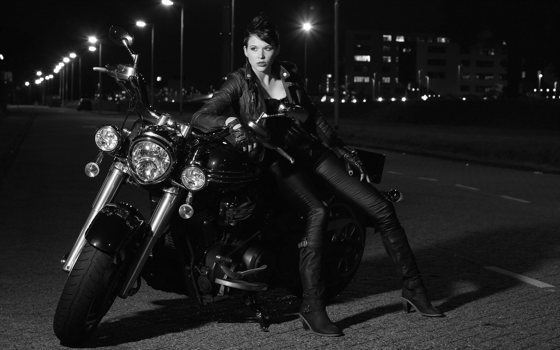 Photo Beautiful girls and motorcycles in Zoucheng