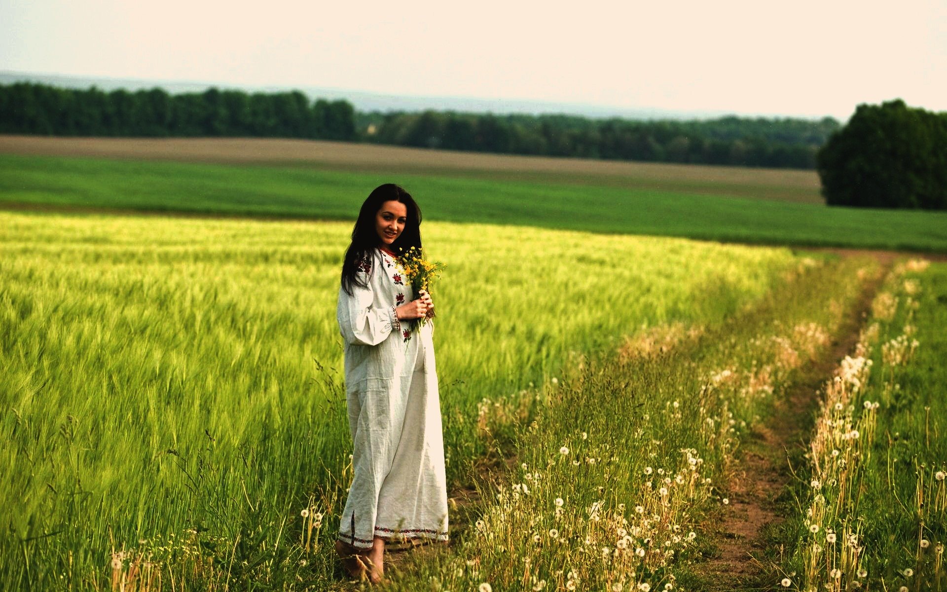 Women in Slavic costumes in Zoucheng