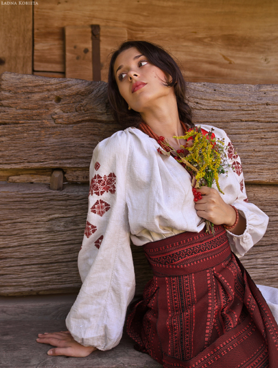 Girls in Slavic costumes in Zoucheng