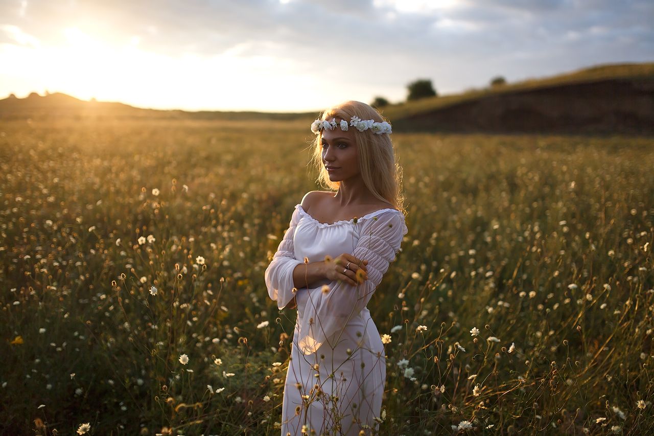 Girls in Slavic costumes in Zoucheng