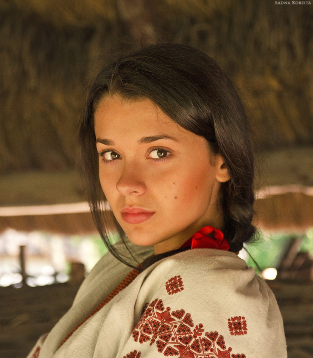 Girls in Slavic costumes in Zoucheng