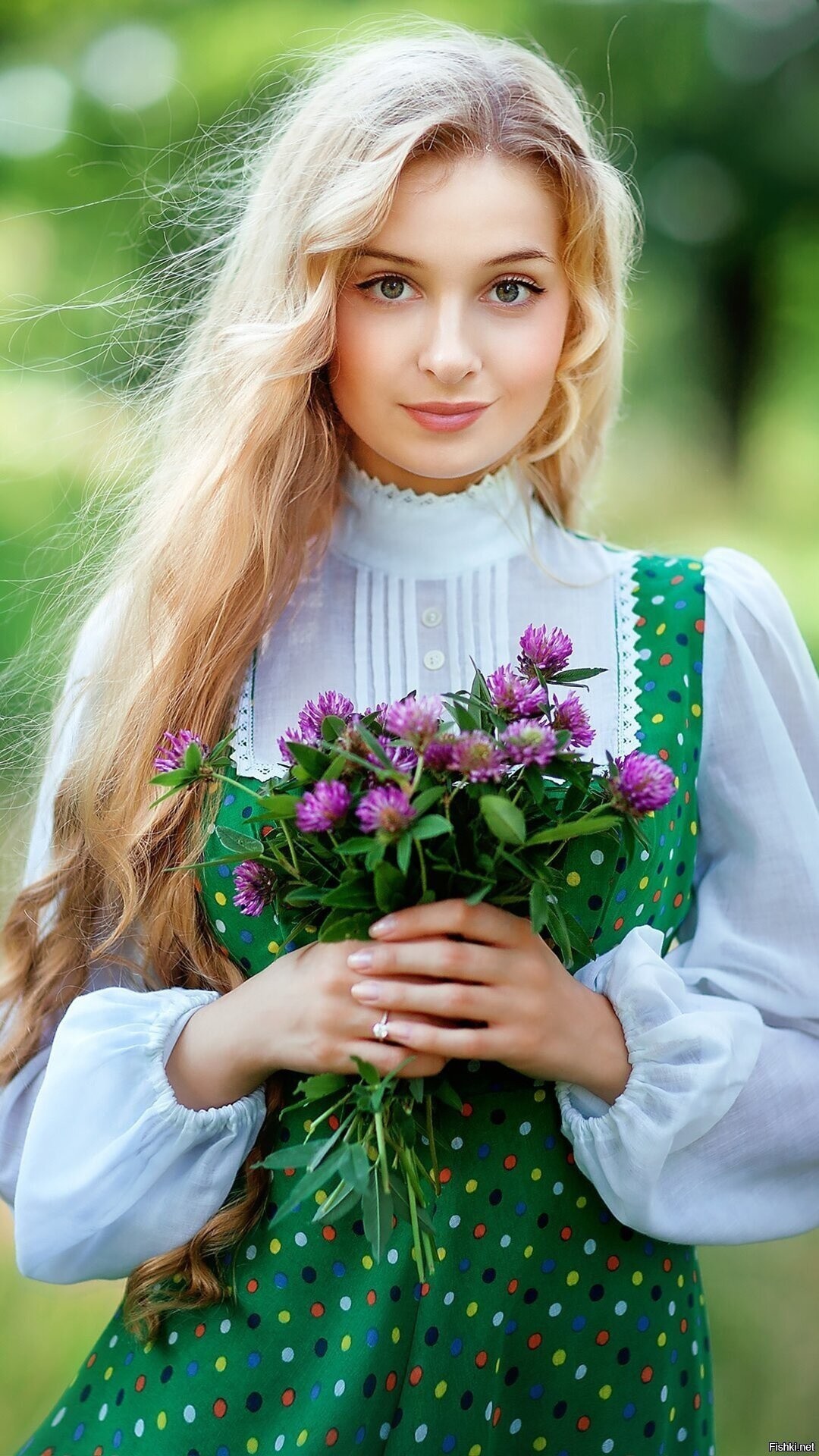 Girls in Slavic costumes in Zoucheng