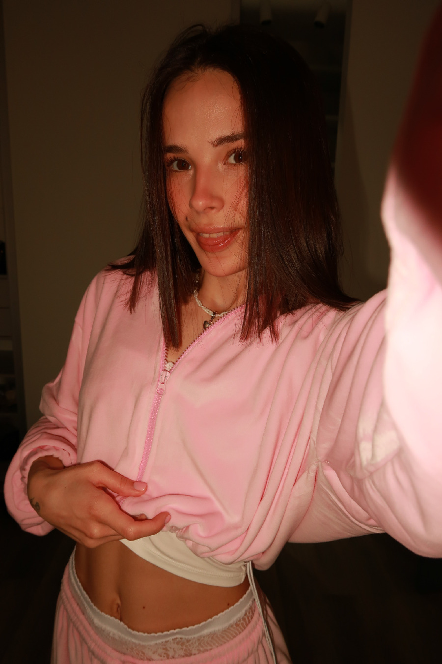 Tina brings the glow — live moments in Zoucheng